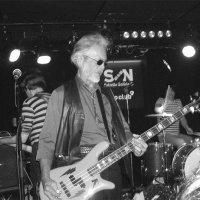 Flamin' Groovies muestran acción en su 50 aniversario.2