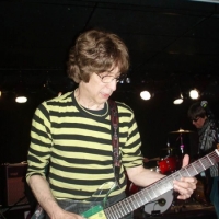 Flamin' Groovies muestran acción en su 50 aniversario.4