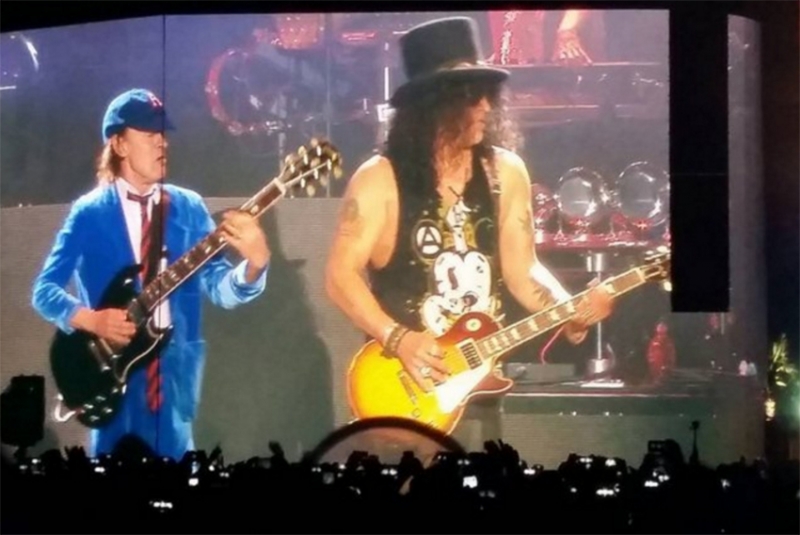 Angus Young y Guns N' Roses en Coachella festival