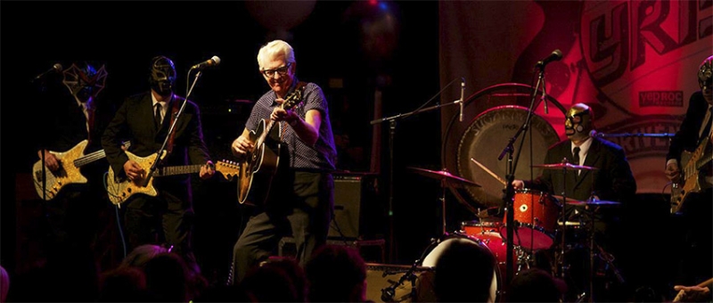 Nick Lowe con Los Straitjackets de gira en España