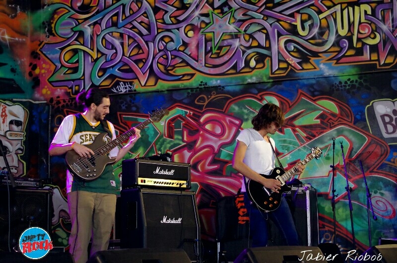 Zeason bassguitar
