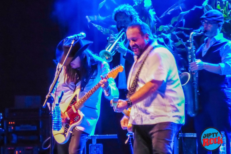 The Mavericks en el Huerca Country Festival