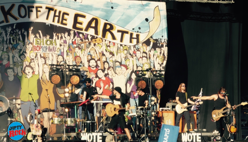 WalkOffTheEarth_1