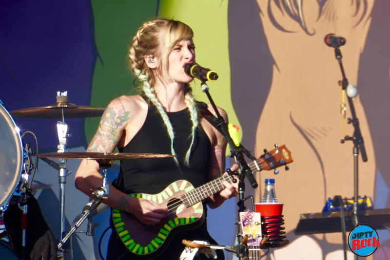 WalkOffTheEarth_2
