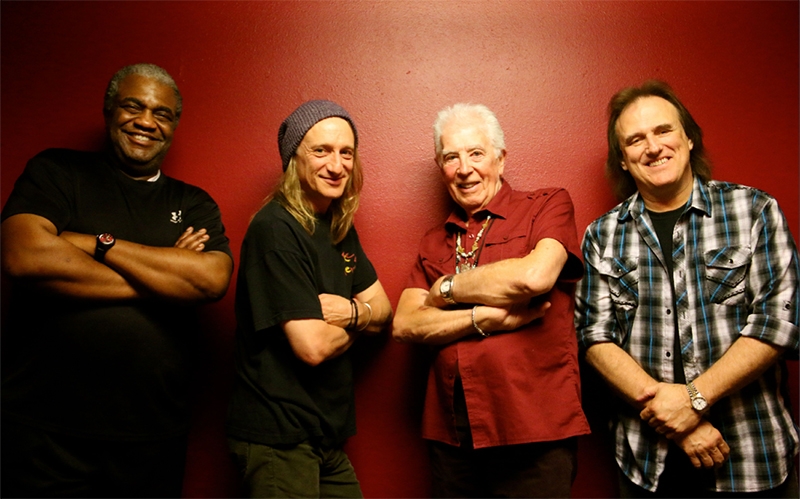 John Mayall publica nuevo disco Talk about that