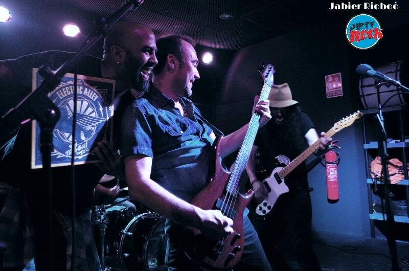 The Electric Alley Sala La Choza 03-12-05.23.35 The Electric Alley Sala La Choza 03-12-05.23.35