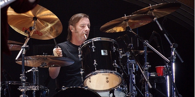 Phil-Rudd PORTADA DIRTY Phil-Rudd PORTADA DIRTY