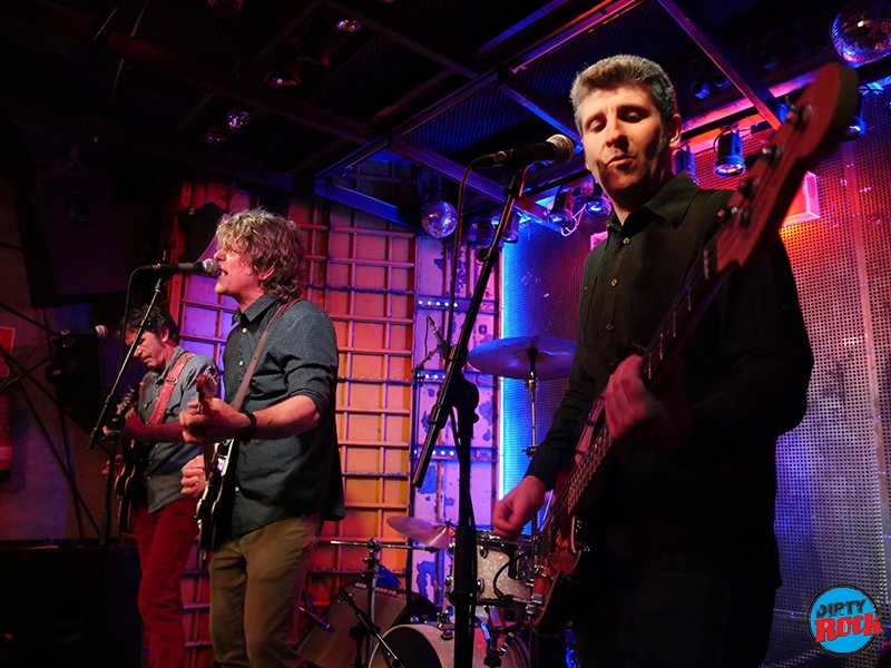 Erik Voeks & The Spanglish Settlement presentó So The Wind Won’t Blow It All Away.4