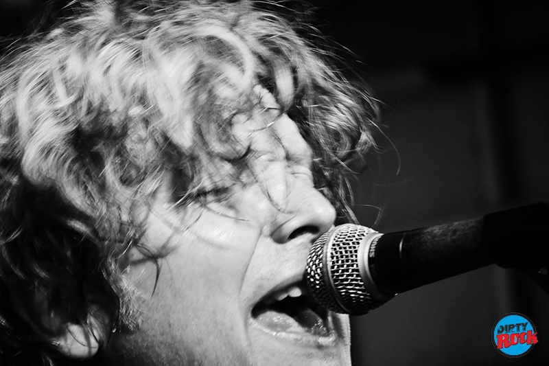 Erik Voeks & The Spanglish Settlement presentó So The Wind Won’t Blow It All Away.8 Erik Voeks & The Spanglish Settlement presentó So The Wind Won’t Blow It All Away.8