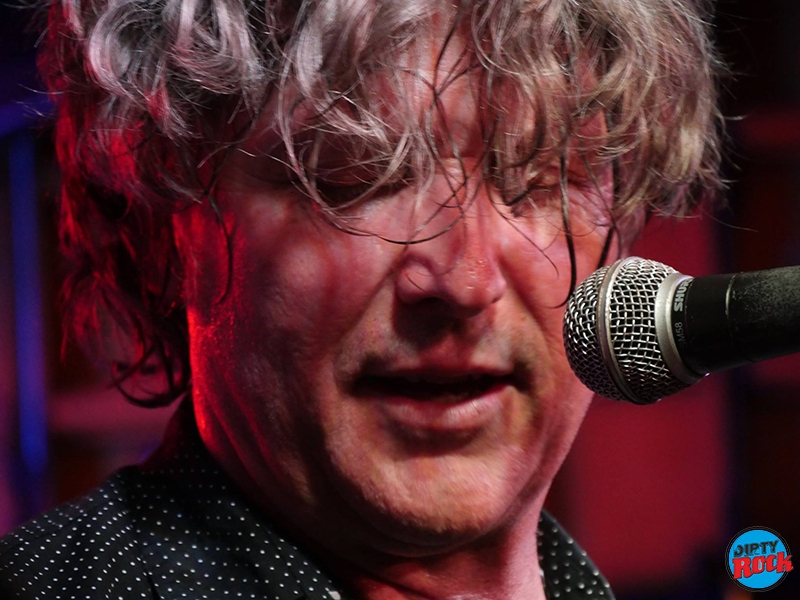 Erik Voeks & The Spanglish Settlement presentó So The Wind Won’t Blow It All Away.9