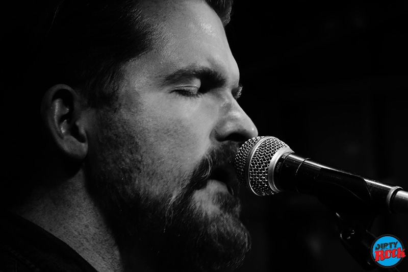 John Smith presentó su nuevo disco Headlong.