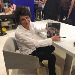 Primera aparición pública de Ronnie Wood Artist nuevo libro 2017.2