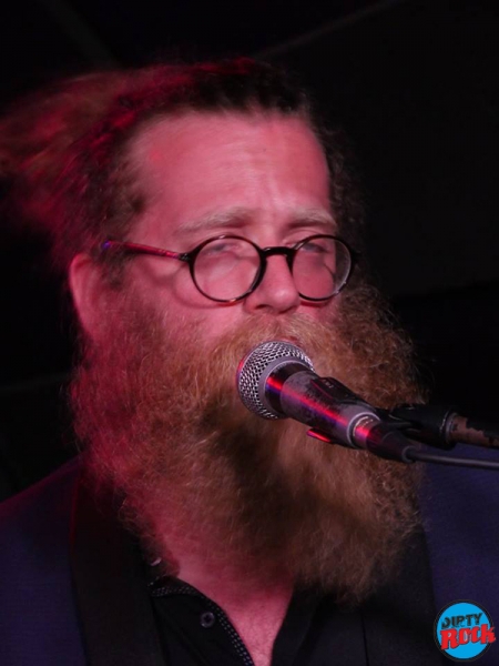 Ben Caplan derrocha simpatía en el Costello Club.3