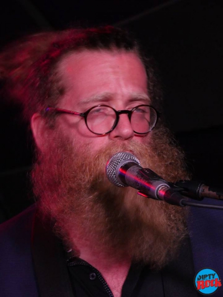 Ben Caplan derrocha simpatía en el Costello Club.3 Ben Caplan derrocha simpatía en el Costello Club.3