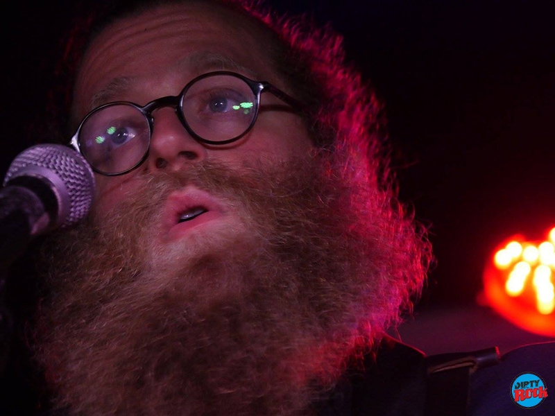 Ben Caplan derrocha simpatía en el Costello Club.4