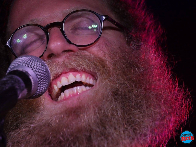 Ben Caplan derrocha simpatía en el Costello Club.5