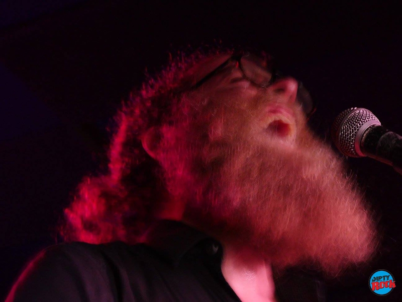 Ben Caplan derrocha simpatía en el Costello Club.9 Ben Caplan derrocha simpatía en el Costello Club.9