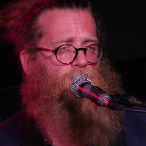 Ben Caplan derrocha simpatía en el Costello Club.3