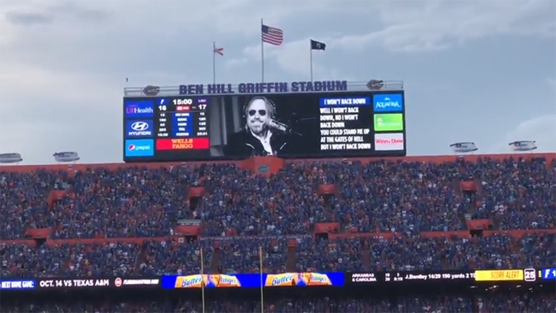 90.000 gargantas cantando I Won't Back Down de Tom Petty durante un partido de fútbol de los Florida Gators