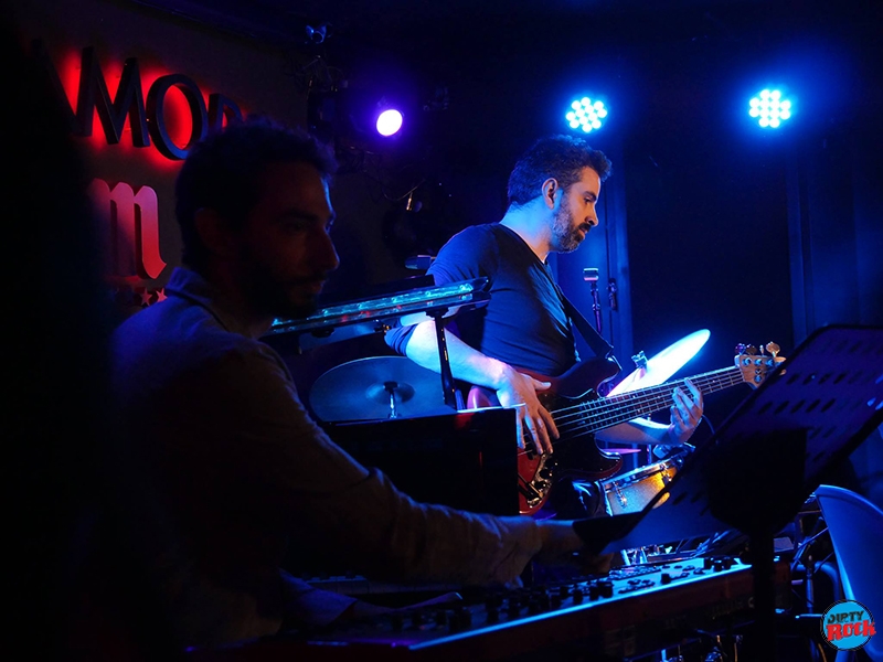 Random Thinking Right here and now Sala Clamores Madrid.7