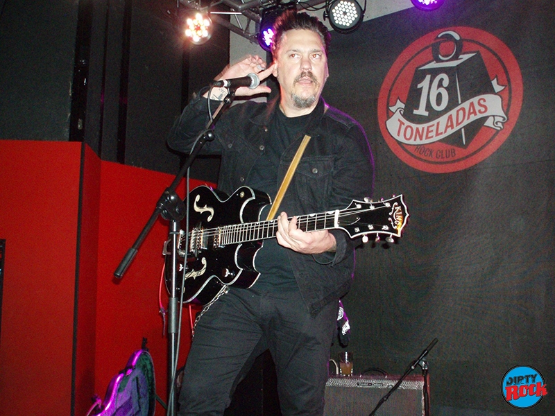 Jesse Dayton soberbio a en el 16 Toneladas de Valencia.4