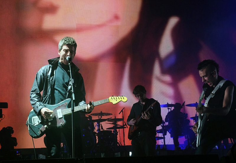 Gorillaz (We Got the Power) ft Noel Gallagher, Graham Coxon and Jeff Wootton perform at the O2 Arena London on 4 Dec. 2017. Photo by Mark Allan