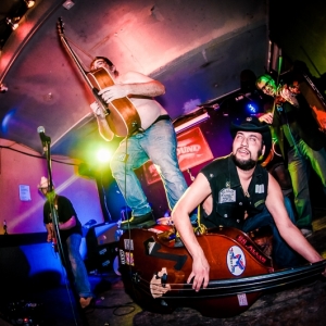 Th' Booty Hunters presentan nuevo disco Speaking Of The Devil.