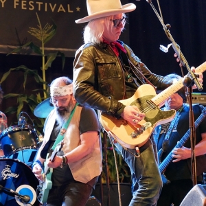 Steve Earle & The Dukes Huercasa.3
