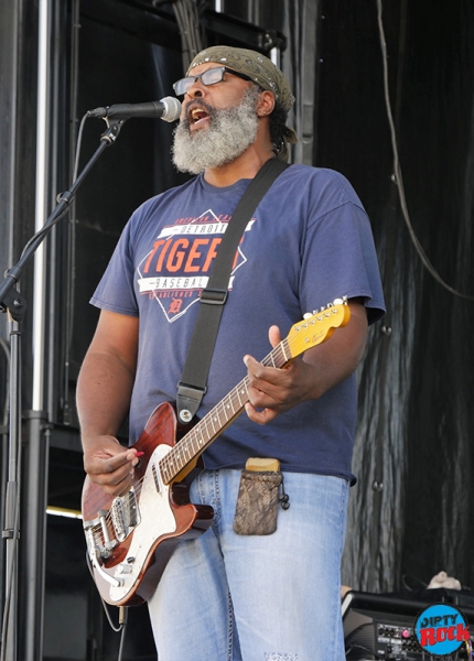 Alvin Youngblood Hart Motatalaz ensayo