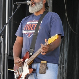 Alvin Youngblood Hart Motatalaz ensayo