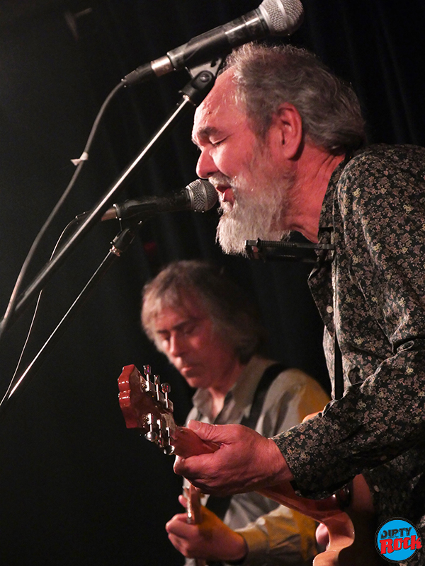 Fernando Rubio Cheap Chinese Guitar Madrid Caf´ñe Berlín 2019.8