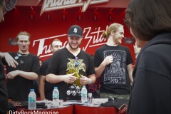 alienweaponryresu19dirtyrockm141953