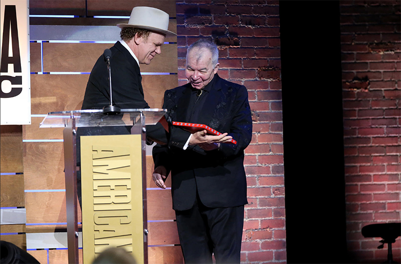 John-Prine-triunfa-en-los-premios-de-la-Americana-Music-Awards