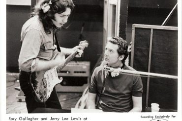 Escucha a Rory Gallagher y Jerry Lee Lewis en (I Can’t Get No) Satisfaction