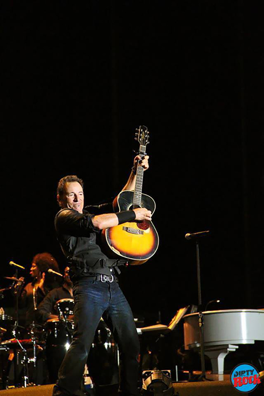 Bruce-Springsteen-canta-Land-of-Hope-and-Dreams-y-Jersey-Girl-Jersey-4-Jersey