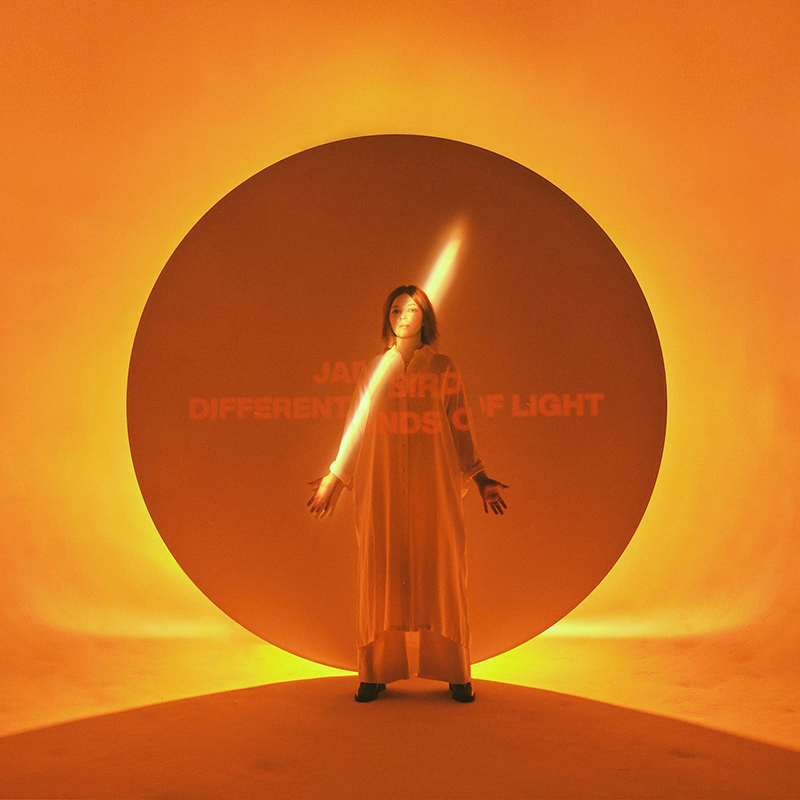 Jade Bird lanza su nuevo álbum, Different Kinds of Light