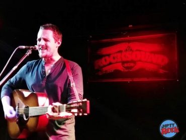 Sturgill Simpson sufre una hemorragia en sus cuerdas vocales y cancela toda su gira