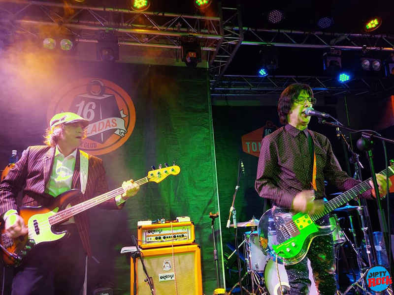 Flamin Groovies gira.