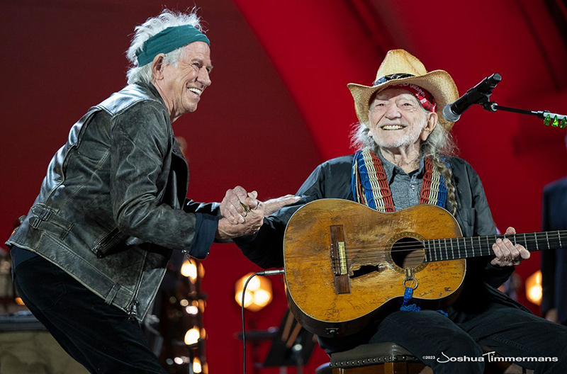 Willie Nelson cerró su 90 cumpleaños junto con Keith Richards 2023