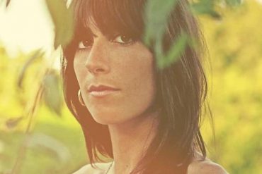 Nicki Bluhm versionando a Cher