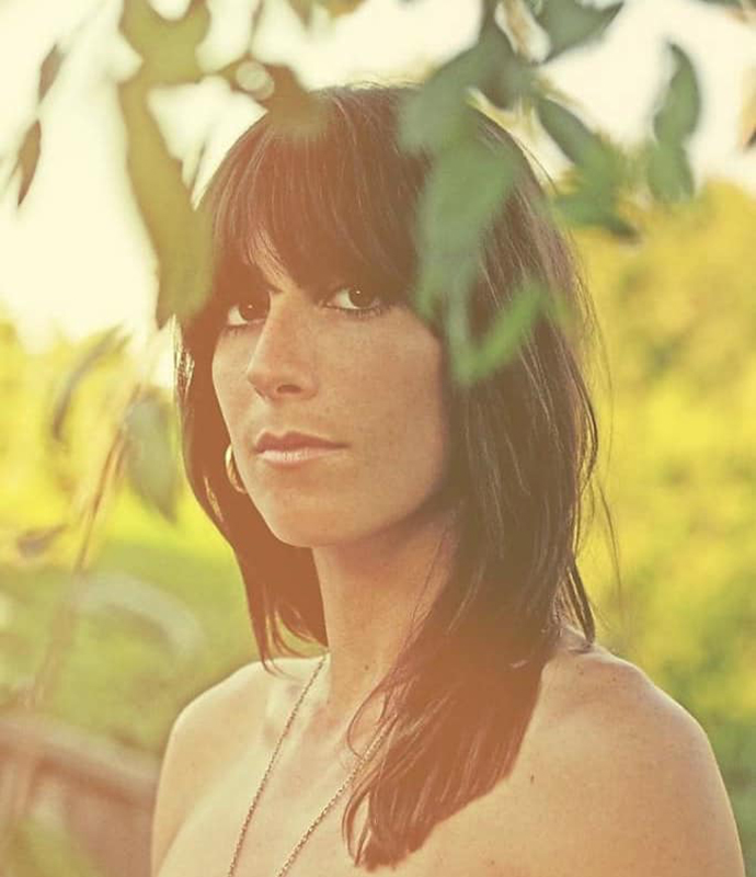 Nicki Bluhm versionando a Cher