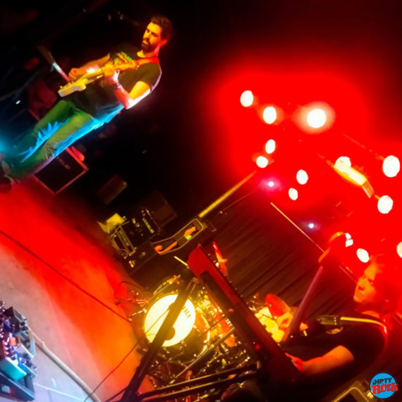 Slomosa y King Buffalo en Razzmatazz