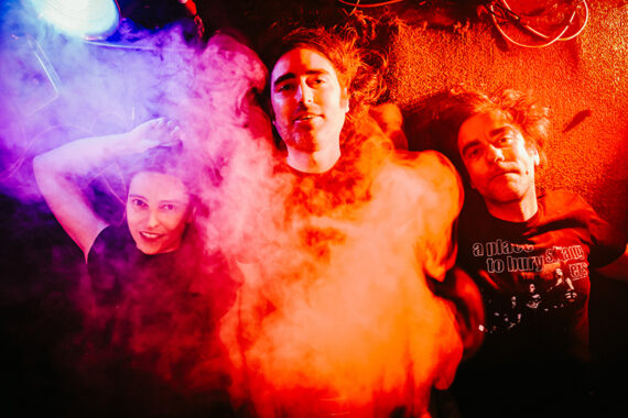 A place to bury strangers. Gira española de 3 fechas en abril