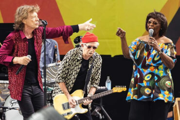 Los Rolling Stones e Irma Thomas juntos interpretando Time is on my side