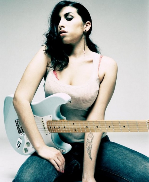 Amy-Winehouse FENDER